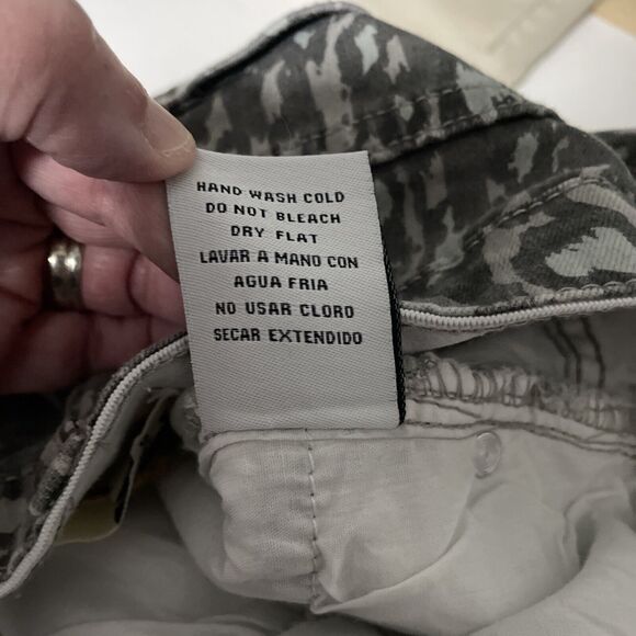 Easel Gray Camo Animal Print Jeans Cropped Size Small Frayed Hem New NWT - Picture 8 of 8